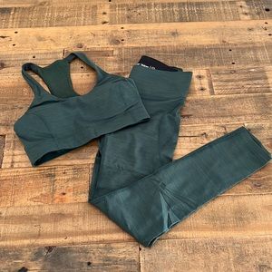 Outdoor Voices Set - Doing things bra and ⅞ leggings in XS